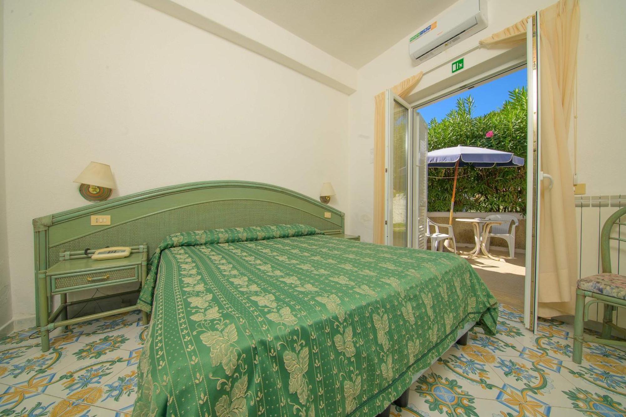 Av Club Terme Colella Hotel Forio di Ischia Eksteriør billede