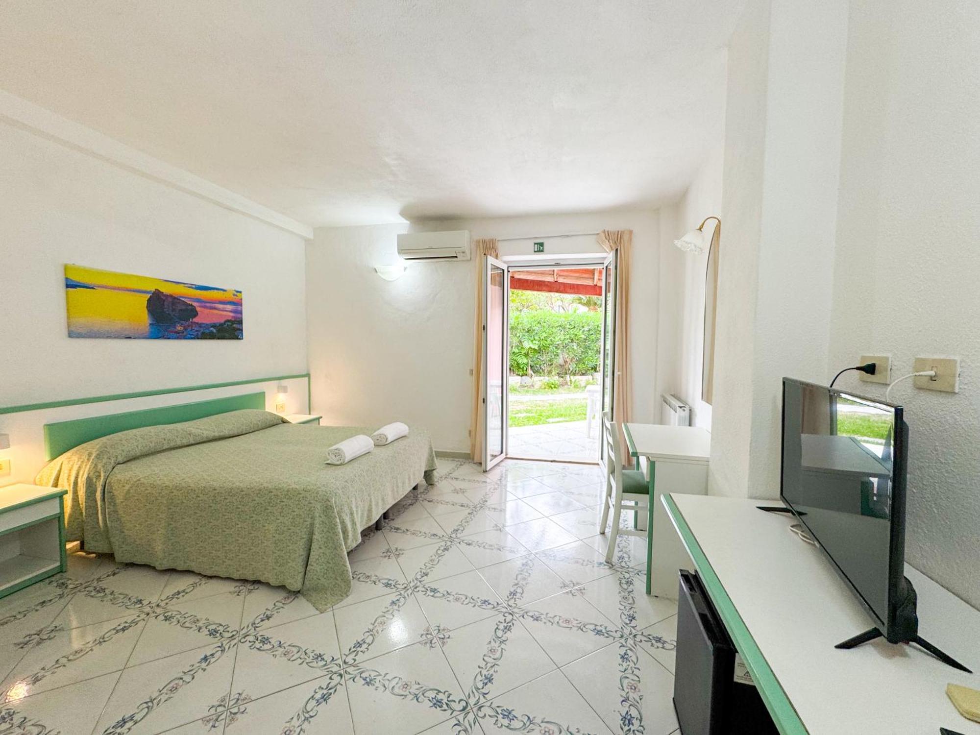 Av Club Terme Colella Hotel Forio di Ischia Eksteriør billede